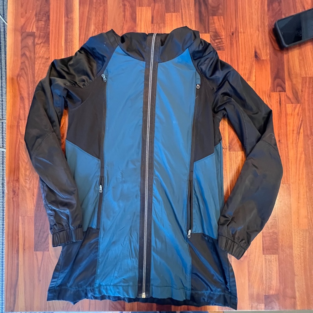 Lululemon Right Round Alberta Lake Jacket